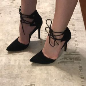 Black pumps with lace up detail